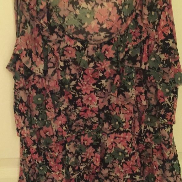 🌺 3/$15 Layered Chiffon Express Sleeveless Top - Picture 2 of 5